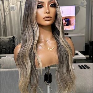 Elegant Ash Blonde Ombre Wig